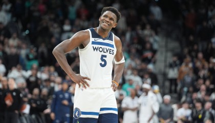 kaiyun-爱德华兹：在陷入犯规麻烦前 我原本感觉自己本场状态很好