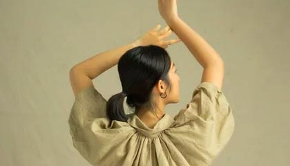 开云体育app-【人物】悲情阿联又一次“微微一笑”...